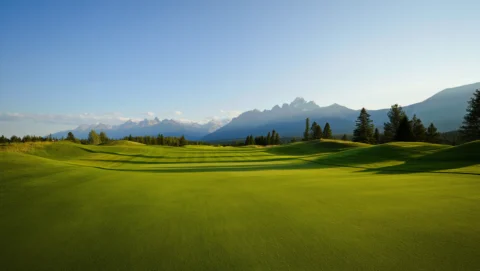 Canada’s Best Golf Courses: Scenic Views & Practical Tips